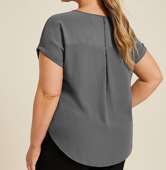 SALE!! Zipper back blouse - Picture 4 of 5